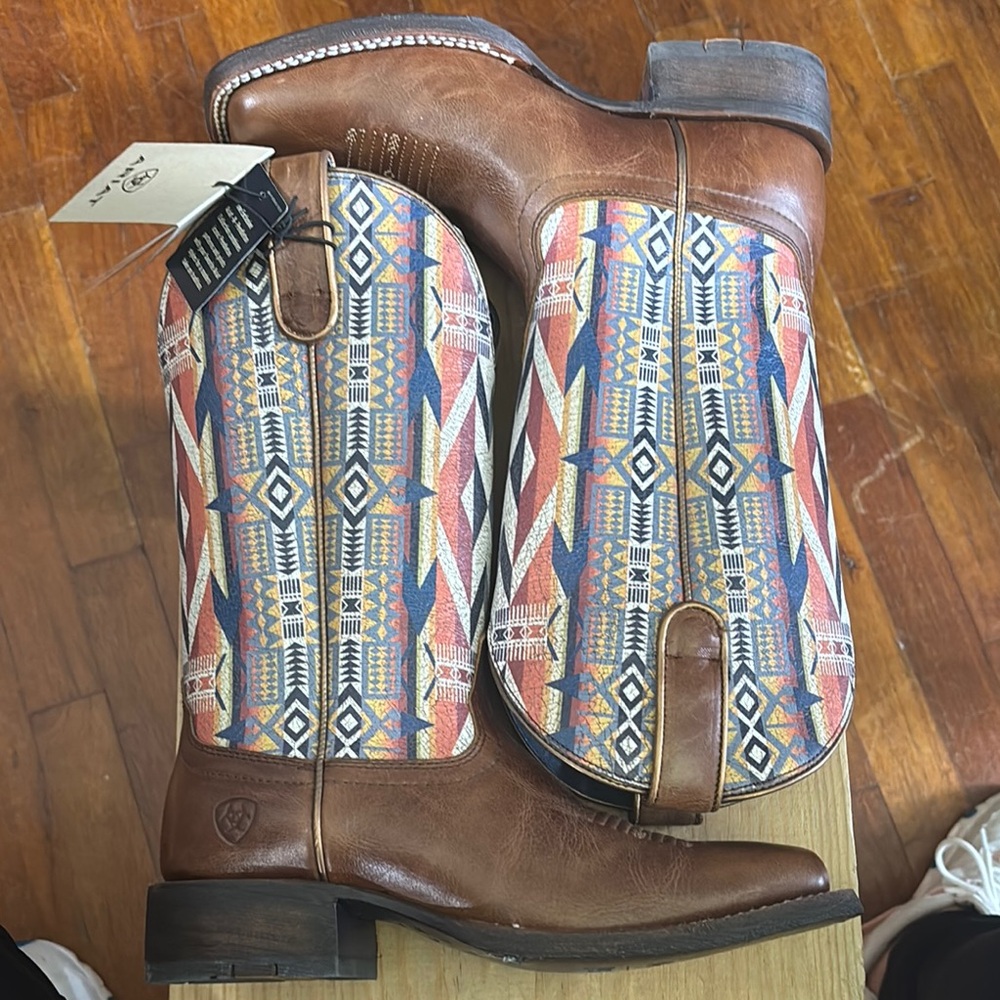 Ariat Women’s Pendleton Savanah Square Toe Boot Aztec Print